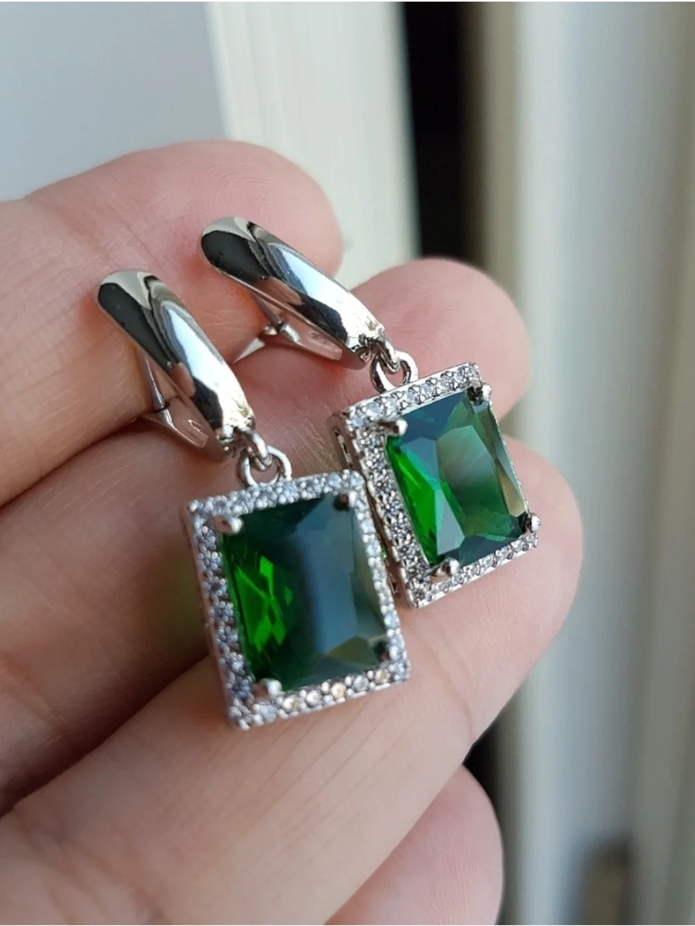 Swarovski Elements 925 Sterling Silver Emerald Green Pendant Halo Necklace NEW